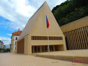 DSCN2240EE 1 300x225 - Conhecendo Vaduz, a capital da pequena Liechtenstein